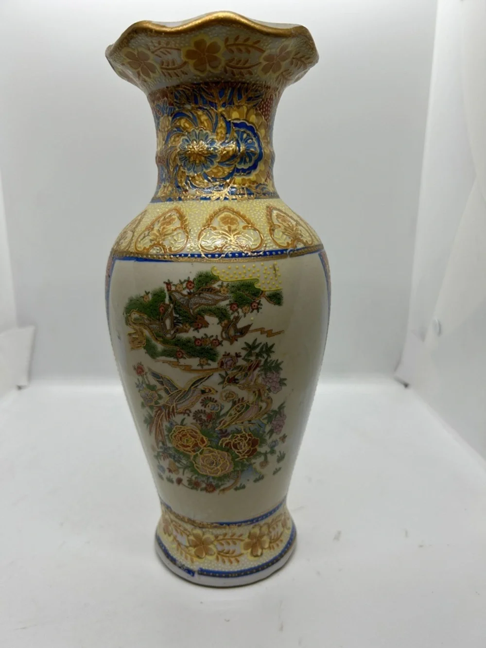 LARGE  SATSUMA 10-INCH HAND PAINTED  MID-20TH CENTURY VASE AMAZING ARTWORK!